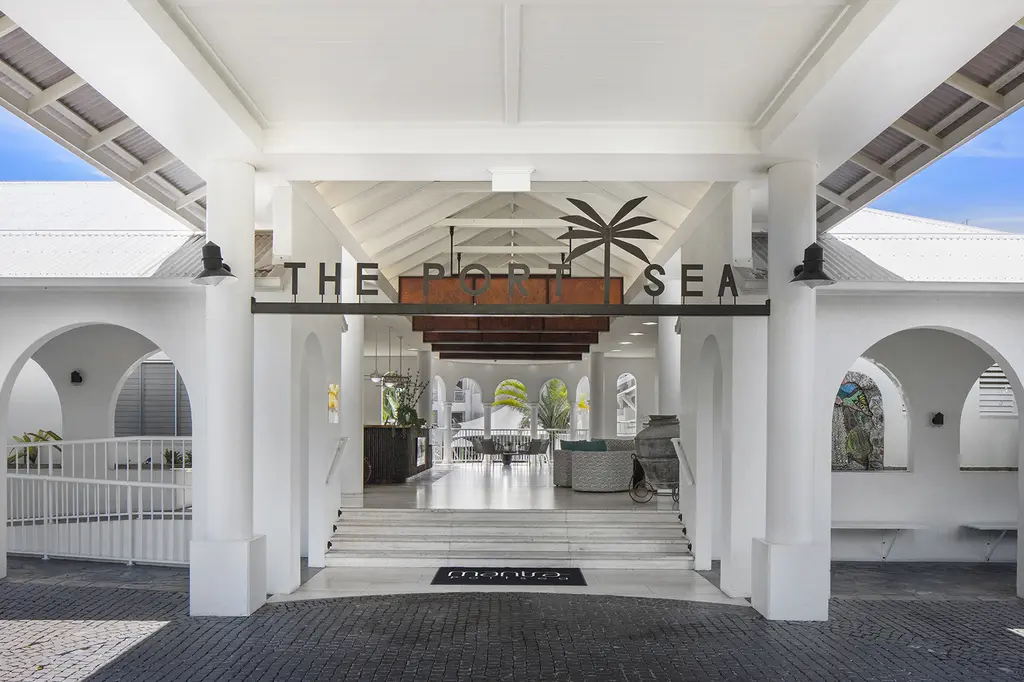 Mantra PortSea Port Douglas image 2