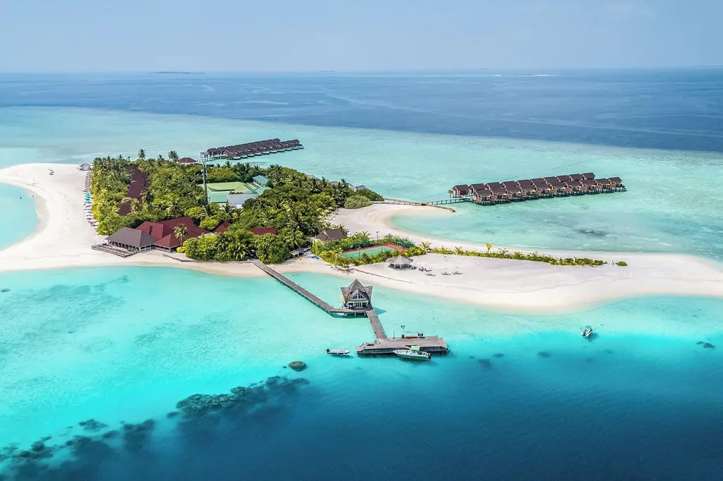 Dhigufaru Island Resort image 2