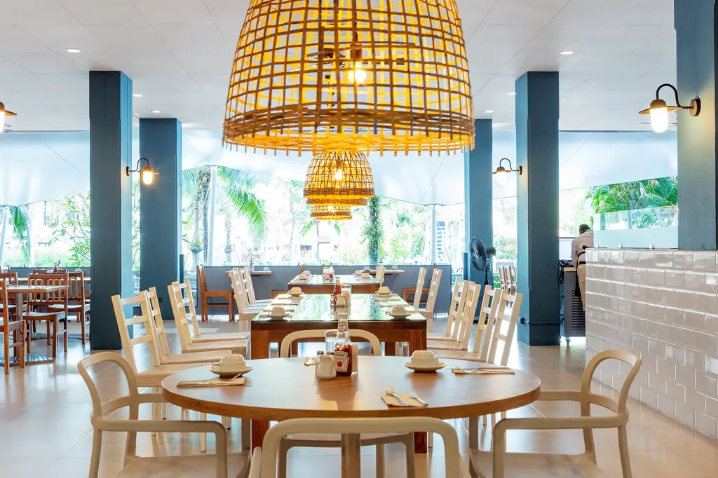 Sunwing Kamala Beach image 4