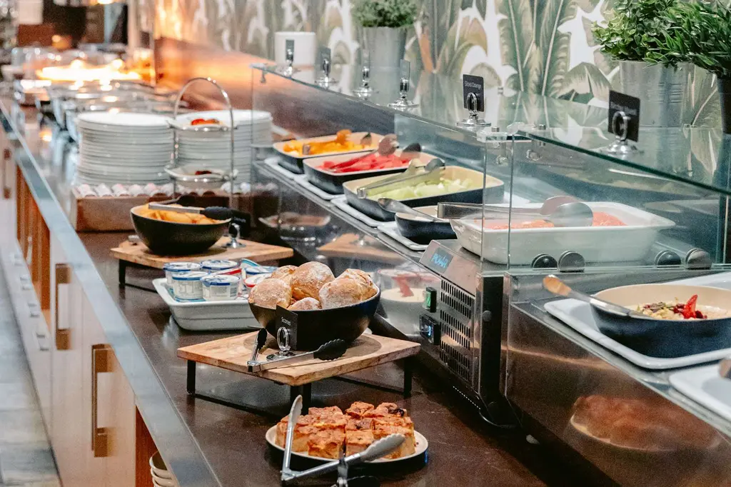 Mercure Gold Coast Resort image 7